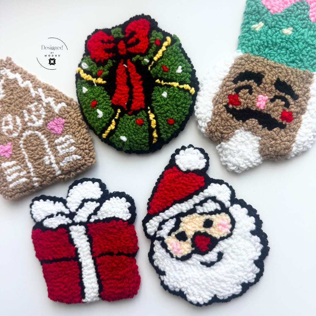 Cozy Christmas mug rug set with red glitter tumbler and holiday greenery décor