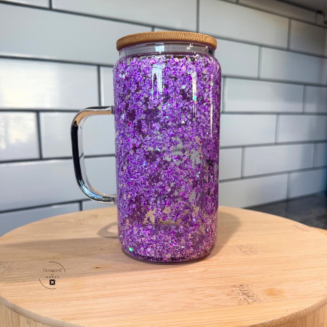 Close-up purple confetti liquid glitter mug with bamboo lid