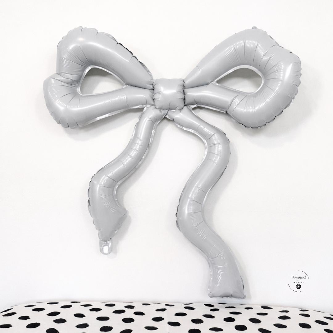 Silver Bow Balloon Wedding Display Giant Foil Design Elegant Celebration Centerpiece Metallic Ribbon Shape Party Decoration Classic Bow Style Anniversary Event Decor Bridal Shower Accessory Special Occasion Setup Festive Background Element