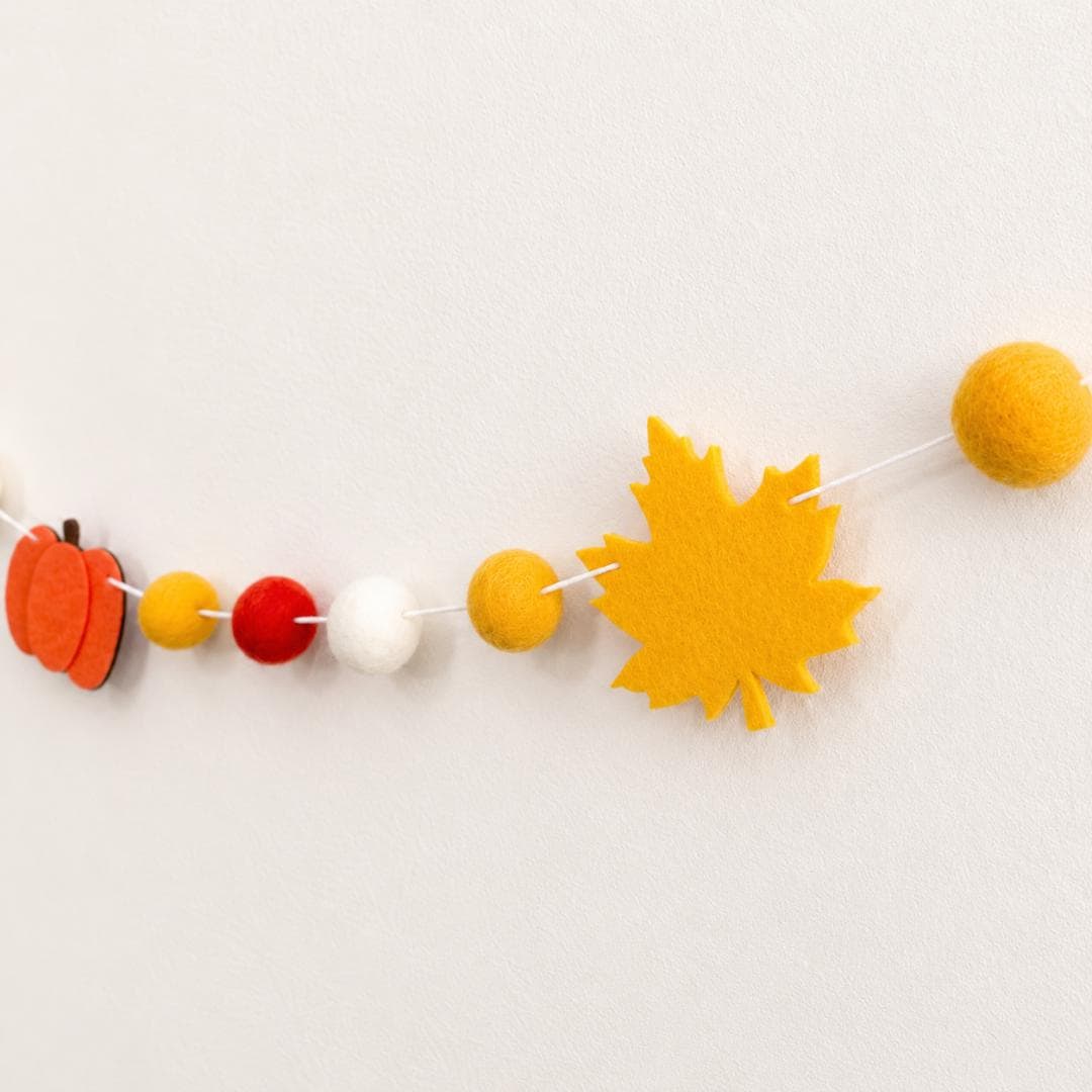 Pumpkin Leaf Fall Garland Felt Banner Orange Yellow Red White Autumn Party Decor Thanksgiving Fireplace Mantel Entryway Decoration