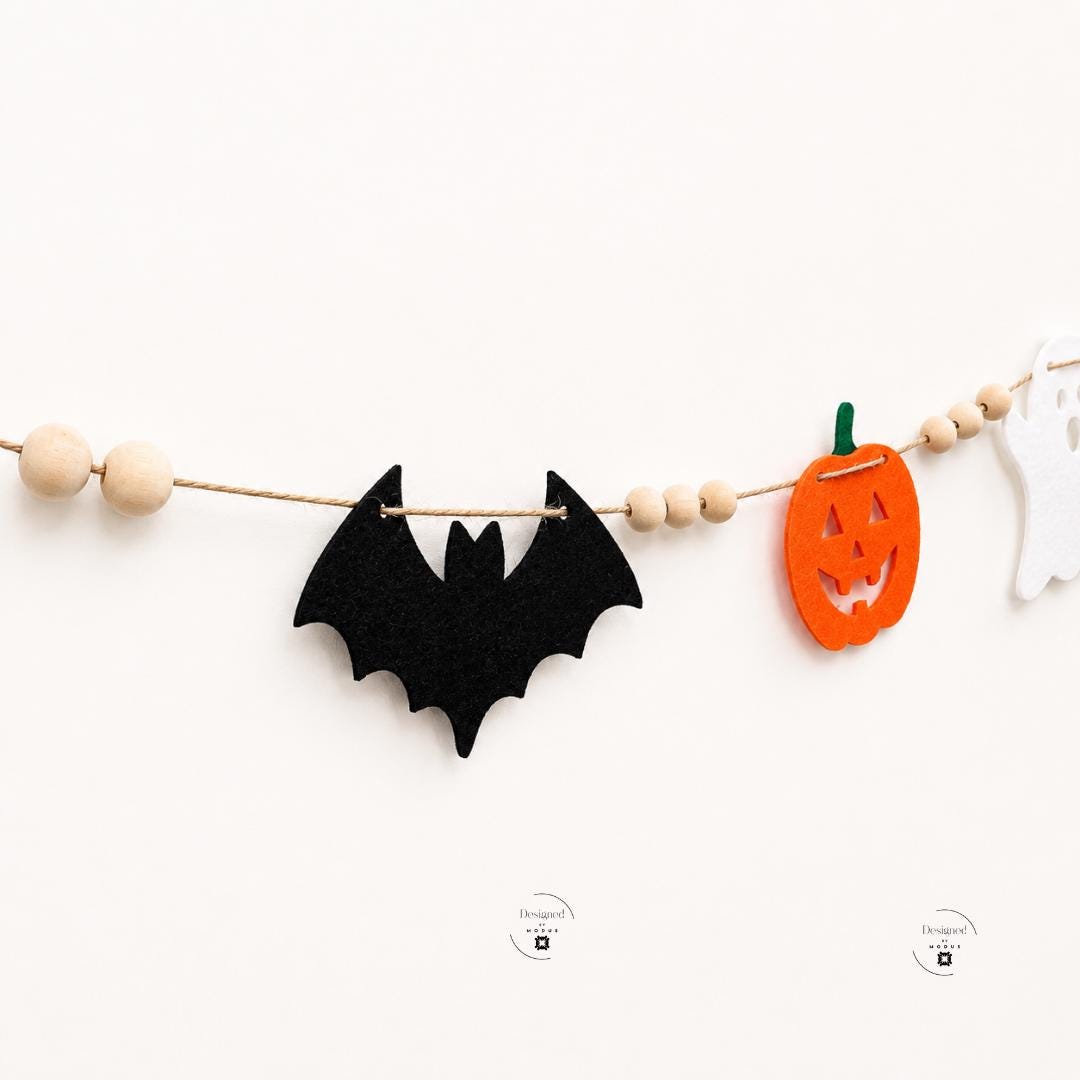 Halloween Garland with Felt Pumpkins Ghosts and Bats Orange Black White Seasonal Party Decor Fireplace Mantel Wall Decoration
