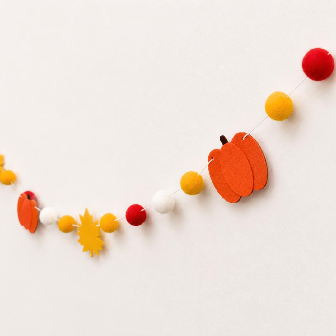Thanksgiving Felt Garland Orange Pumpkin Yellow Maple Leaf Banner Autumn Harvest Party Decor Fireplace Mantel Classroom Entryway Decoration